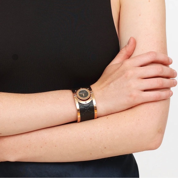 GUCCI COLLECTORS WATCH 
Twirl Quartz Gold Dial Two Tone Bangle Ladies Watch - Picture 2 of 6